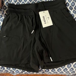 Zyia Canyon Shorts M